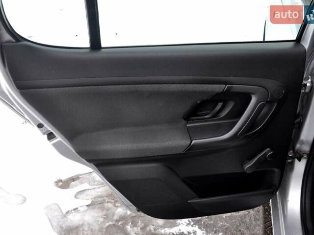 Серый Шкода Фабия, объемом двигателя 1.39 л и пробегом 258 тыс. км за 4999 $, фото 15 на Automoto.ua