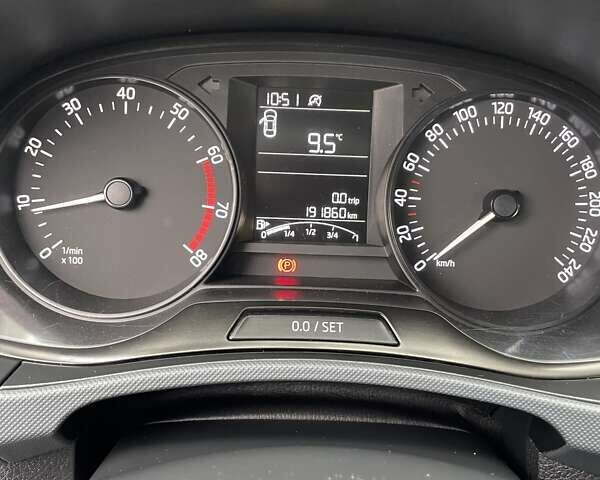 Шкода Фабия 2015 в Чернигове на Automoto.ua Серый Шкода Фабия, объемом двигателя 1 л и пробегом 191 тыс. км за 5650 $, фото 13 на Automoto.ua