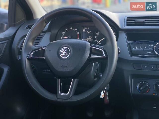 Шкода Фабия 2015 в Киеве на Automoto.ua Серый Шкода Фабия, объемом двигателя 1 л и пробегом 194 тыс. км за 6490 $, фото 10 на Automoto.ua