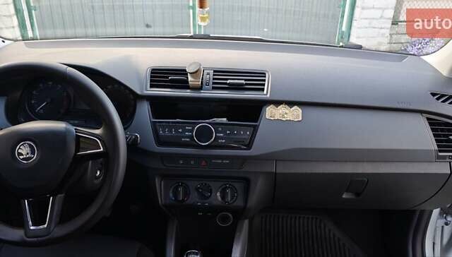 Серый Шкода Фабия, объемом двигателя 1 л и пробегом 193 тыс. км за 6000 $, фото 9 на Automoto.ua