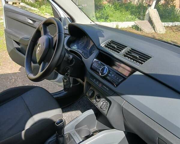 Шкода Фабія 2015 у Харкові на Automoto.ua Сірий Шкода Фабія, об'ємом двигуна 1 л та пробігом 138 тис. км за 6650 $, фото 2 на Automoto.ua