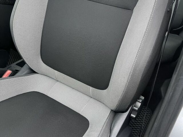 Серый Шкода Фабия, объемом двигателя 1.4 л и пробегом 167 тыс. км за 8300 $, фото 7 на Automoto.ua