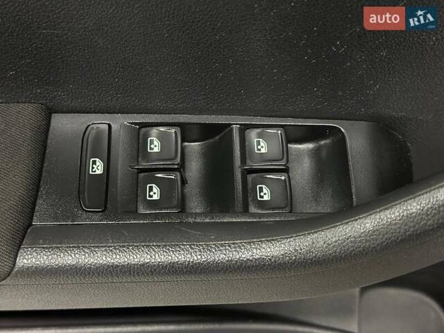 Серый Шкода Фабия, объемом двигателя 1.42 л и пробегом 167 тыс. км за 7999 $, фото 13 на Automoto.ua