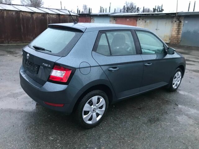 Серый Шкода Фабия, объемом двигателя 1 л и пробегом 167 тыс. км за 10500 $, фото 4 на Automoto.ua