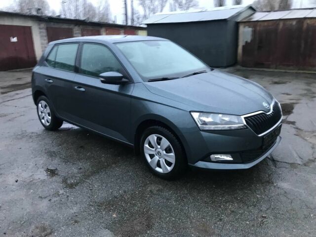 Серый Шкода Фабия, объемом двигателя 1 л и пробегом 167 тыс. км за 10500 $, фото 2 на Automoto.ua