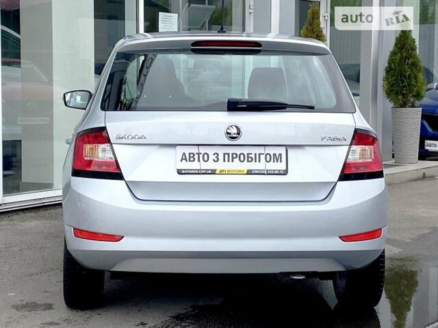 Сірий Шкода Фабія, об'ємом двигуна 1 л та пробігом 70 тис. км за 12400 $, фото 5 на Automoto.ua