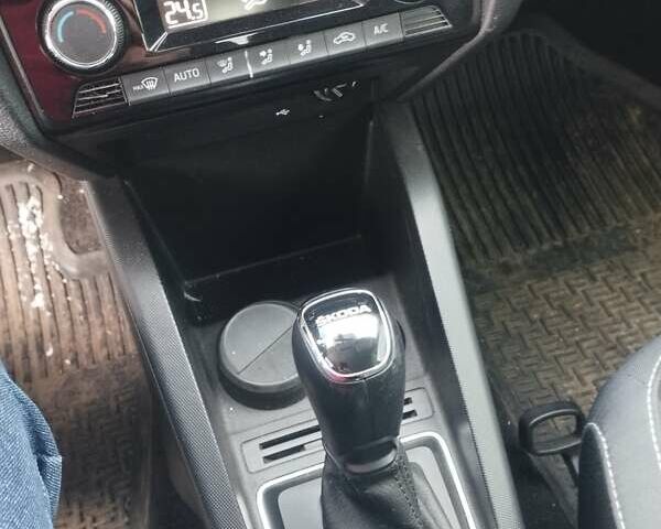 Сірий Шкода Фабія, об'ємом двигуна 1 л та пробігом 66 тис. км за 13100 $, фото 12 на Automoto.ua