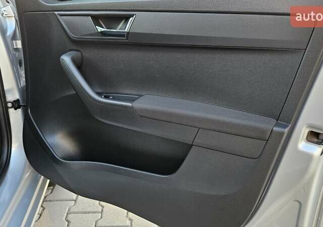 Сірий Шкода Фабія, об'ємом двигуна 1 л та пробігом 62 тис. км за 14000 $, фото 8 на Automoto.ua