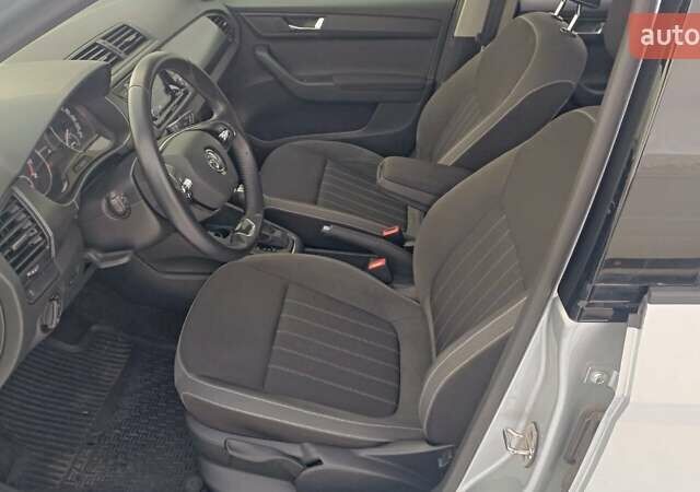 Серый Шкода Фабия, объемом двигателя 1 л и пробегом 54 тыс. км за 13934 $, фото 10 на Automoto.ua