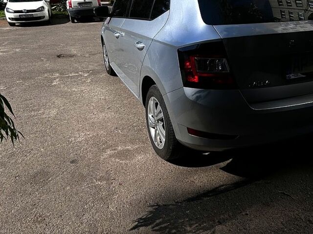 Сірий Шкода Фабія, об'ємом двигуна 1 л та пробігом 108 тис. км за 13000 $, фото 3 на Automoto.ua