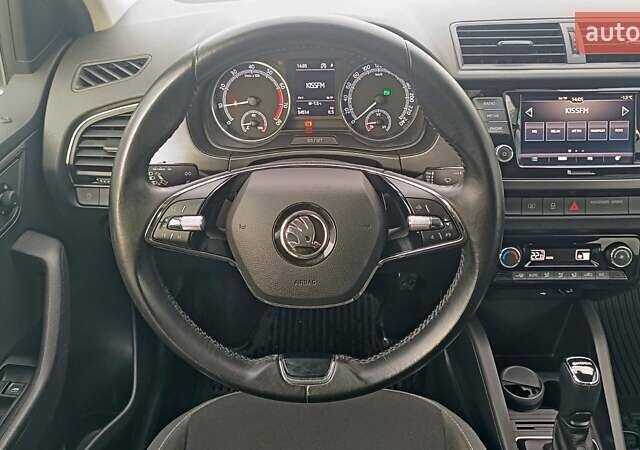 Серый Шкода Фабия, объемом двигателя 1 л и пробегом 54 тыс. км за 13934 $, фото 8 на Automoto.ua