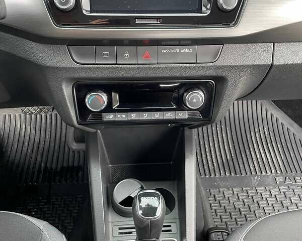 Серый Шкода Фабия, объемом двигателя 1.6 л и пробегом 29 тыс. км за 14500 $, фото 14 на Automoto.ua