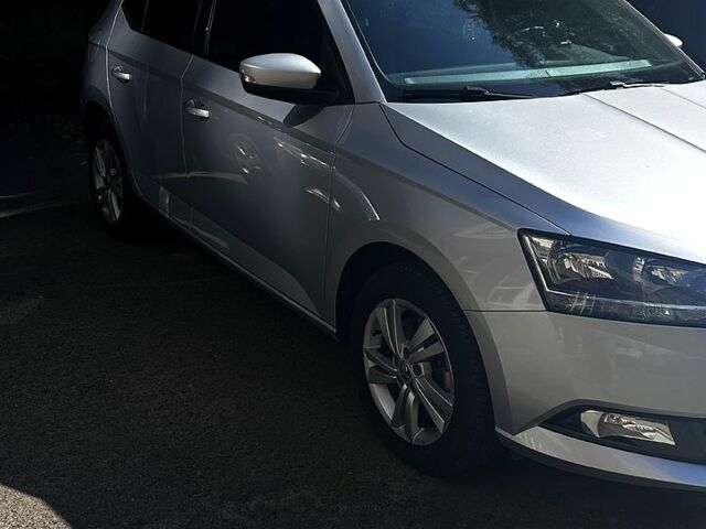 Сірий Шкода Фабія, об'ємом двигуна 1 л та пробігом 108 тис. км за 13000 $, фото 1 на Automoto.ua