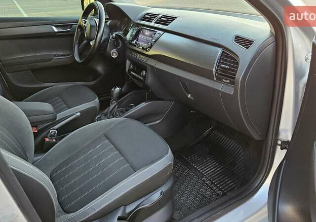 Сірий Шкода Фабія, об'ємом двигуна 1 л та пробігом 62 тис. км за 14000 $, фото 5 на Automoto.ua