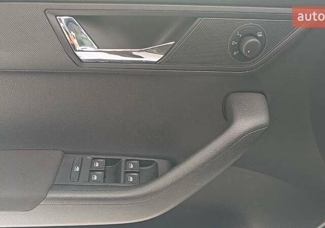 Серый Шкода Фабия, объемом двигателя 1 л и пробегом 54 тыс. км за 13934 $, фото 13 на Automoto.ua