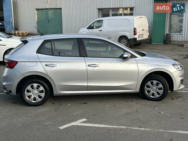 Серый Шкода Фабия, объемом двигателя 1 л и пробегом 61 тыс. км за 13990 $, фото 5 на Automoto.ua