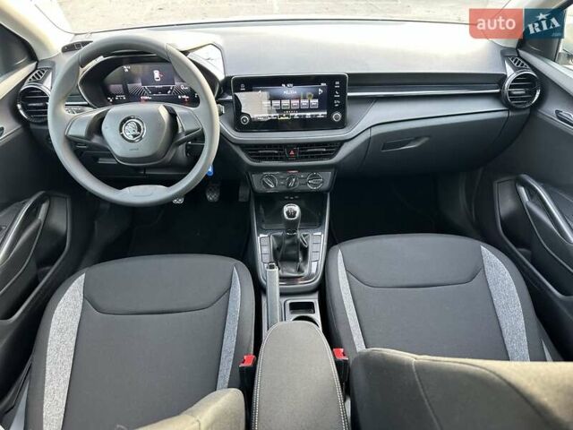 Серый Шкода Фабия, объемом двигателя 1 л и пробегом 61 тыс. км за 13990 $, фото 32 на Automoto.ua