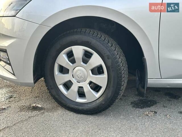 Серый Шкода Фабия, объемом двигателя 1 л и пробегом 61 тыс. км за 13990 $, фото 13 на Automoto.ua