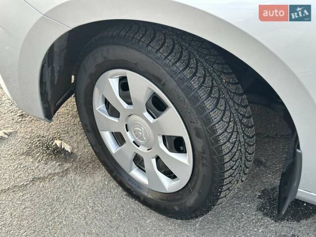 Серый Шкода Фабия, объемом двигателя 1 л и пробегом 61 тыс. км за 13990 $, фото 14 на Automoto.ua