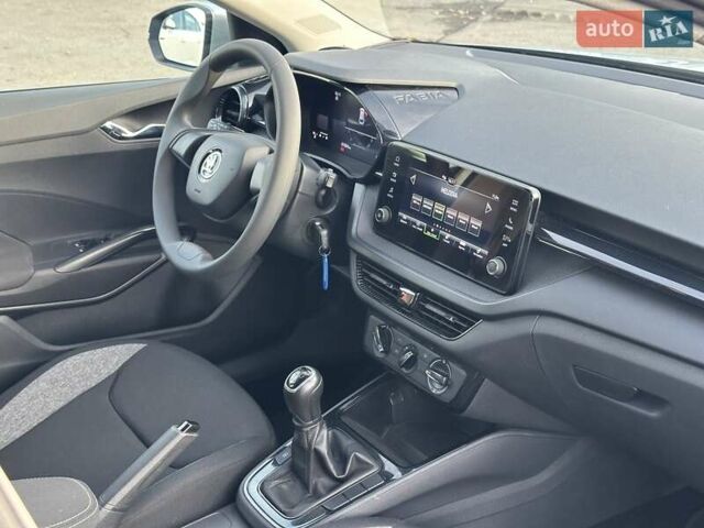 Серый Шкода Фабия, объемом двигателя 1 л и пробегом 61 тыс. км за 13990 $, фото 29 на Automoto.ua