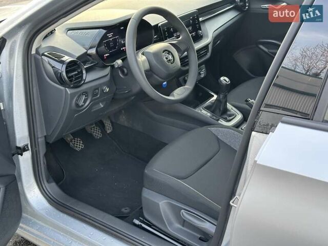 Серый Шкода Фабия, объемом двигателя 1 л и пробегом 61 тыс. км за 13990 $, фото 18 на Automoto.ua