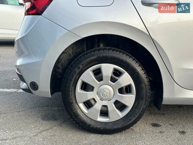 Серый Шкода Фабия, объемом двигателя 1 л и пробегом 61 тыс. км за 13990 $, фото 17 на Automoto.ua