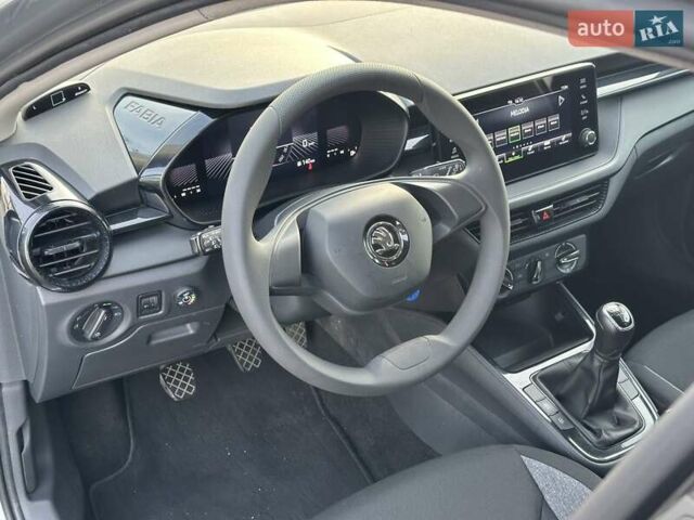 Серый Шкода Фабия, объемом двигателя 1 л и пробегом 61 тыс. км за 13990 $, фото 19 на Automoto.ua