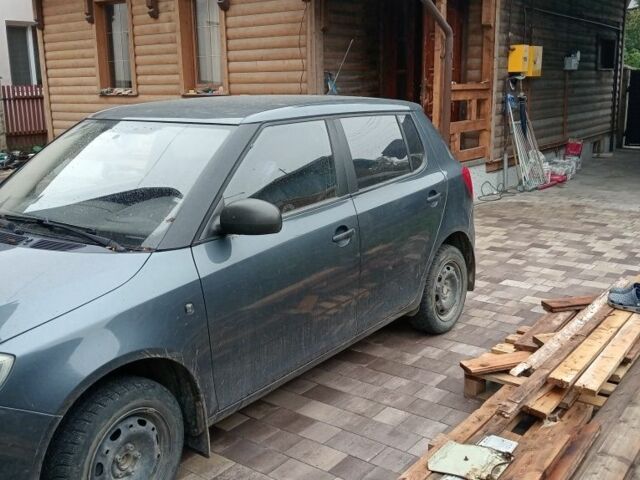 Серый Шкода Фабия, объемом двигателя 1.2 л и пробегом 180 тыс. км за 3700 $, фото 1 на Automoto.ua