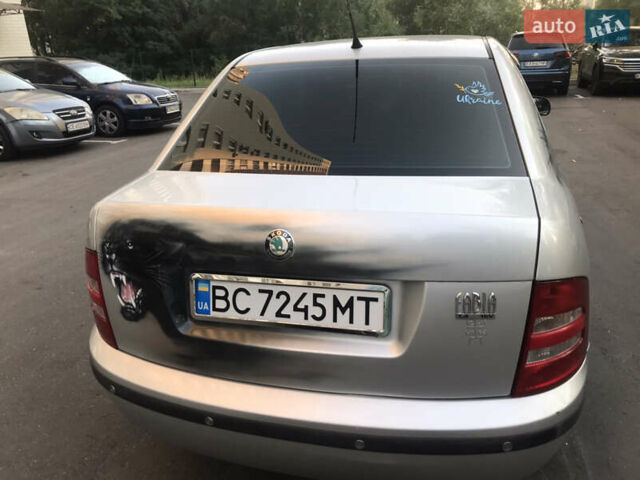 Серый Шкода Фабия, объемом двигателя 1.39 л и пробегом 130 тыс. км за 3300 $, фото 2 на Automoto.ua