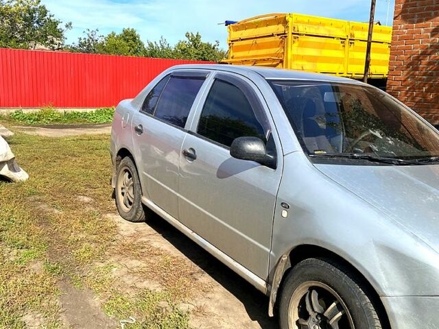 Серый Шкода Фабия, объемом двигателя 1.4 л и пробегом 327 тыс. км за 1950 $, фото 1 на Automoto.ua