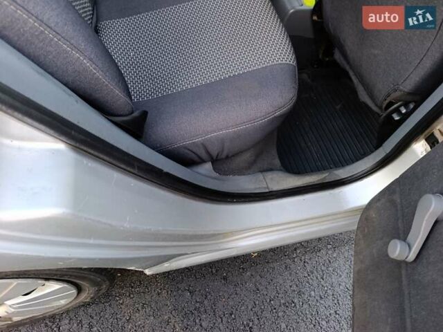 Серый Шкода Фабия, объемом двигателя 1.4 л и пробегом 288 тыс. км за 2000 $, фото 5 на Automoto.ua