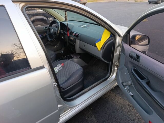 Серый Шкода Фабия, объемом двигателя 1.4 л и пробегом 288 тыс. км за 1888 $, фото 16 на Automoto.ua