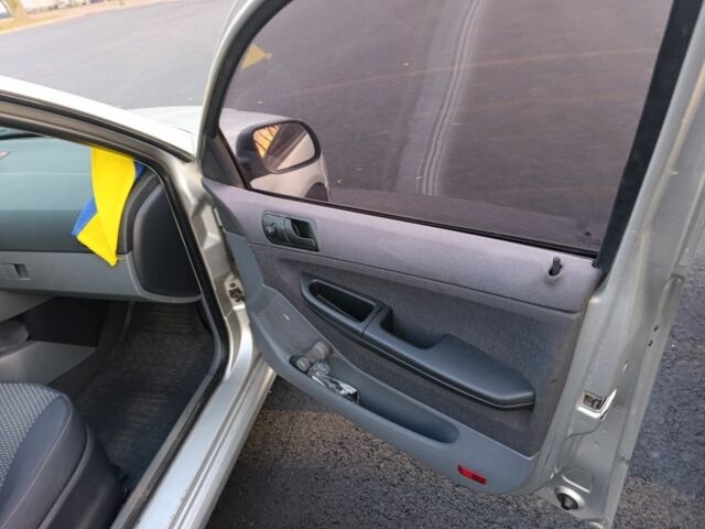 Серый Шкода Фабия, объемом двигателя 1.4 л и пробегом 288 тыс. км за 1888 $, фото 9 на Automoto.ua