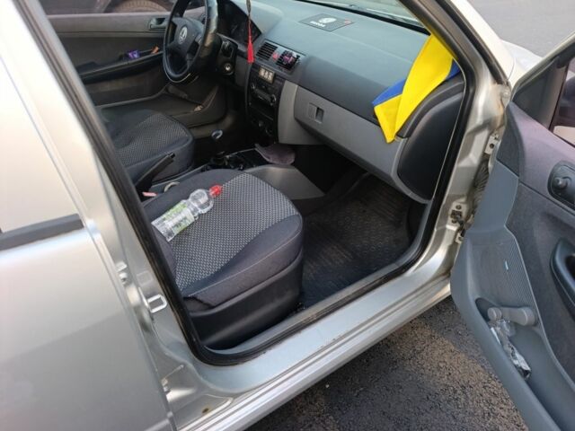 Серый Шкода Фабия, объемом двигателя 1.4 л и пробегом 288 тыс. км за 1888 $, фото 8 на Automoto.ua