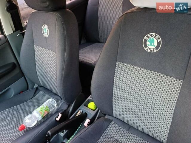 Серый Шкода Фабия, объемом двигателя 1.4 л и пробегом 288 тыс. км за 2000 $, фото 2 на Automoto.ua