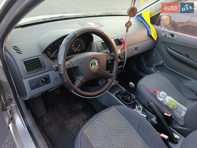 Серый Шкода Фабия, объемом двигателя 1.4 л и пробегом 288 тыс. км за 2000 $, фото 8 на Automoto.ua