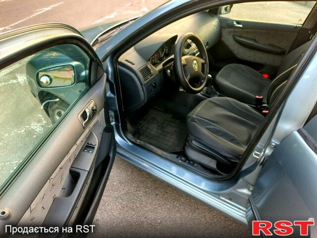 Сірий Шкода Фабія, об'ємом двигуна 1.4 л та пробігом 297 тис. км за 3000 $, фото 4 на Automoto.ua