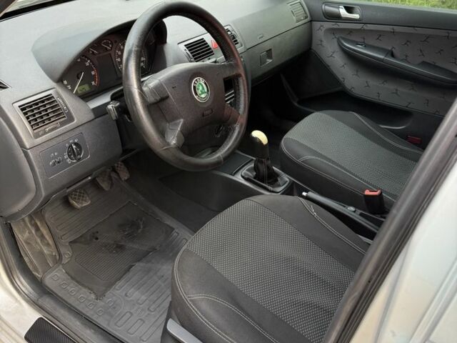 Серый Шкода Фабия, объемом двигателя 1.4 л и пробегом 215 тыс. км за 3300 $, фото 6 на Automoto.ua