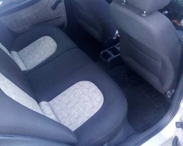 Серый Шкода Фабия, объемом двигателя 1.39 л и пробегом 226 тыс. км за 3550 $, фото 5 на Automoto.ua