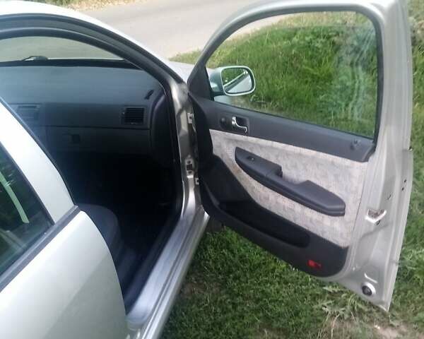 Серый Шкода Фабия, объемом двигателя 1.39 л и пробегом 226 тыс. км за 3550 $, фото 1 на Automoto.ua