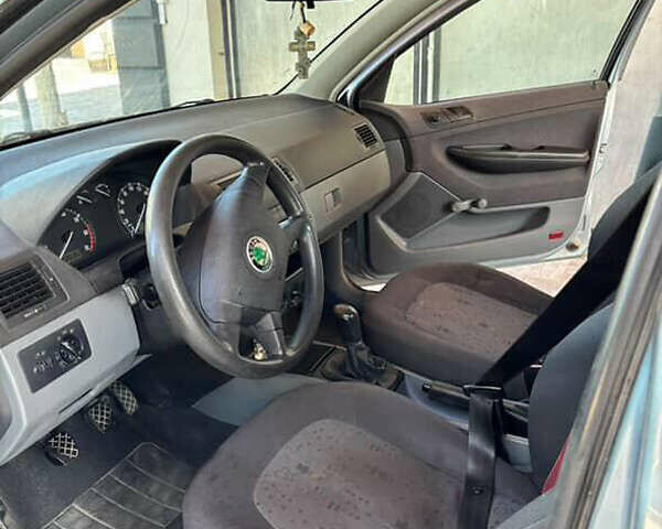 Сірий Шкода Фабія, об'ємом двигуна 1.4 л та пробігом 270 тис. км за 3300 $, фото 3 на Automoto.ua