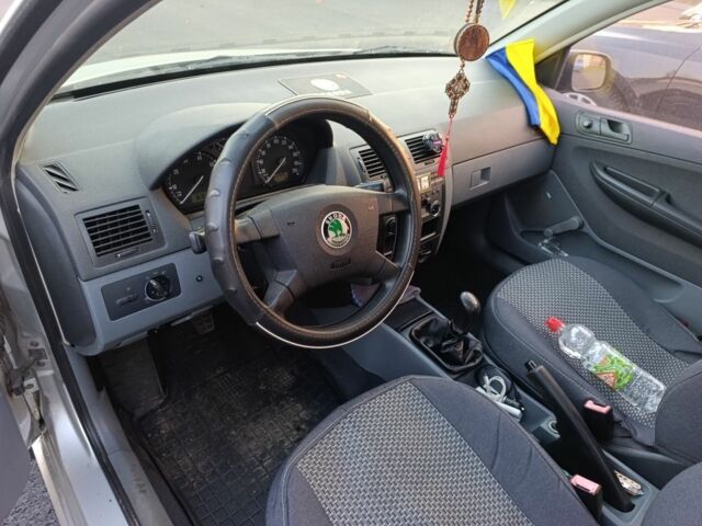 Серый Шкода Фабия, объемом двигателя 1.4 л и пробегом 288 тыс. км за 1888 $, фото 17 на Automoto.ua