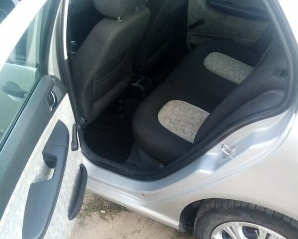 Серый Шкода Фабия, объемом двигателя 1.39 л и пробегом 226 тыс. км за 3550 $, фото 12 на Automoto.ua