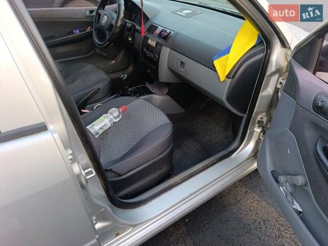 Серый Шкода Фабия, объемом двигателя 1.4 л и пробегом 288 тыс. км за 2000 $, фото 4 на Automoto.ua