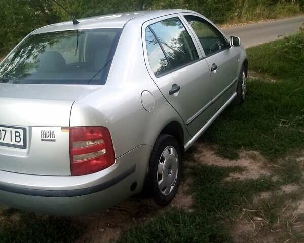 Серый Шкода Фабия, объемом двигателя 1.39 л и пробегом 226 тыс. км за 3550 $, фото 7 на Automoto.ua