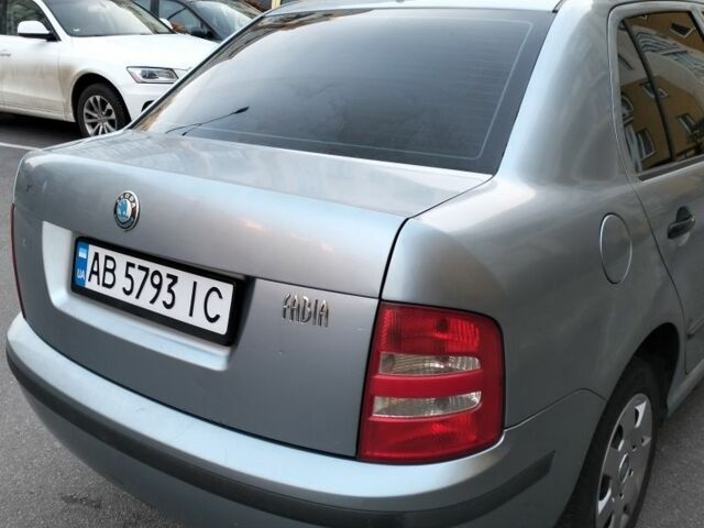 Серый Шкода Фабия, объемом двигателя 1.4 л и пробегом 215 тыс. км за 3600 $, фото 4 на Automoto.ua