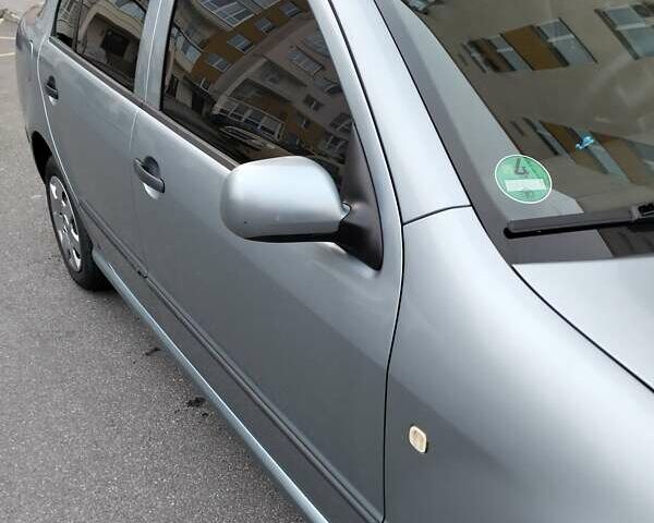 Серый Шкода Фабия, объемом двигателя 1.39 л и пробегом 215 тыс. км за 3700 $, фото 20 на Automoto.ua