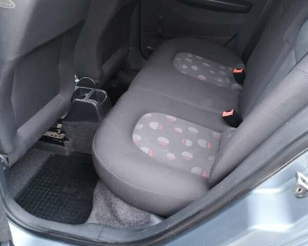 Серый Шкода Фабия, объемом двигателя 1.39 л и пробегом 215 тыс. км за 3700 $, фото 13 на Automoto.ua