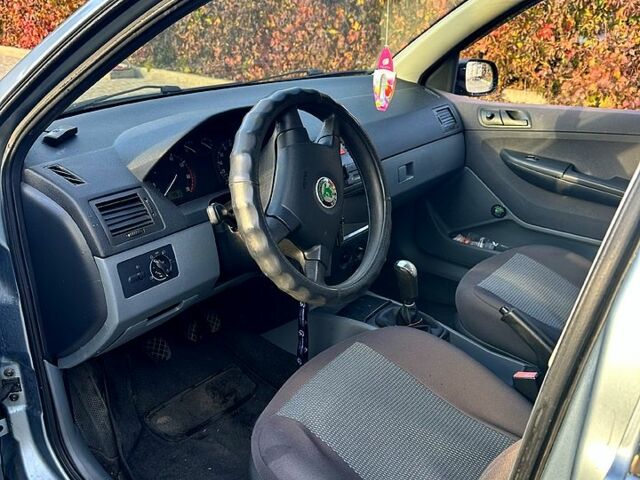 Серый Шкода Фабия, объемом двигателя 1.4 л и пробегом 319 тыс. км за 3400 $, фото 8 на Automoto.ua