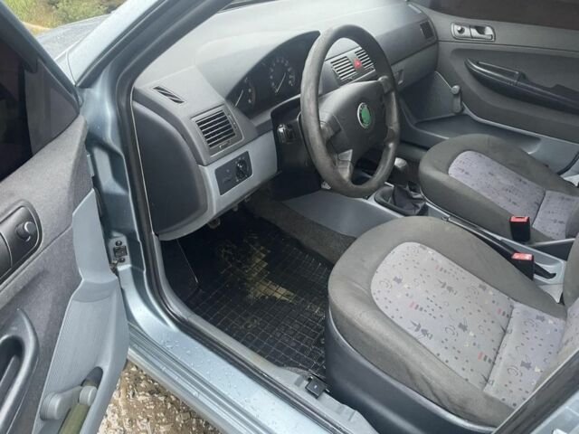 Сірий Шкода Фабія, об'ємом двигуна 1.2 л та пробігом 1 тис. км за 3300 $, фото 4 на Automoto.ua